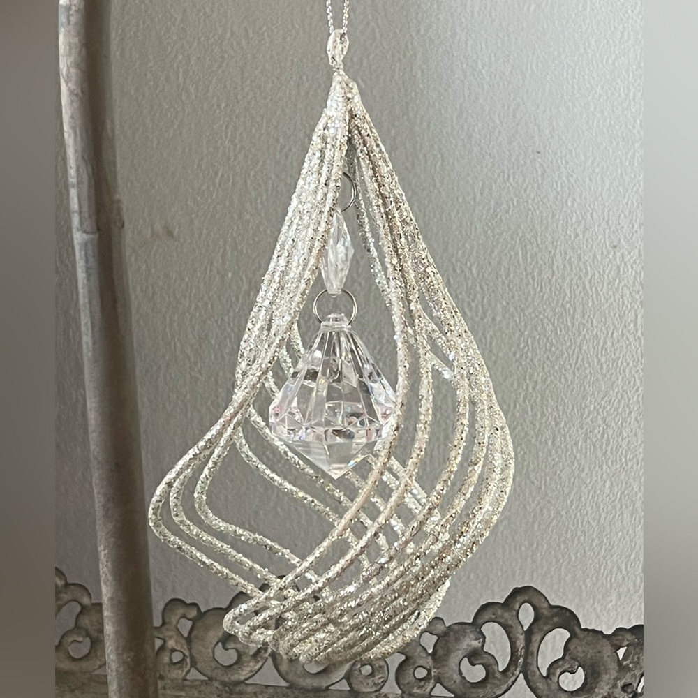Onion shaped ornament with Crystal